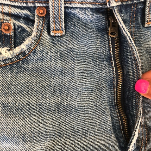 ‼️SOLD‼️ NWT - High Rise Mom Shorts - Ripped Medium Wash - Size 25 | 0 - Picture 5 of 12